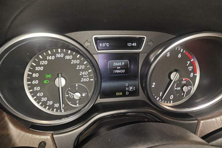 Used Mercedes-Benz GL-Class 2013 GL 500 4MATIC Instrument Cluster