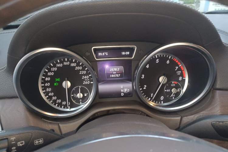 Used Mercedes-Benz GL-Class 2013 GL 500 4MATIC Instrument Cluster