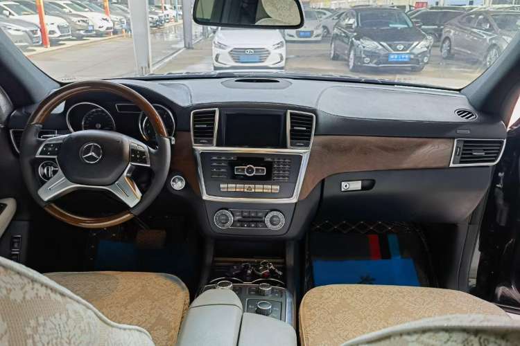 Used Mercedes-Benz GL-Class 2013 GL 500 4MATIC Interior 1