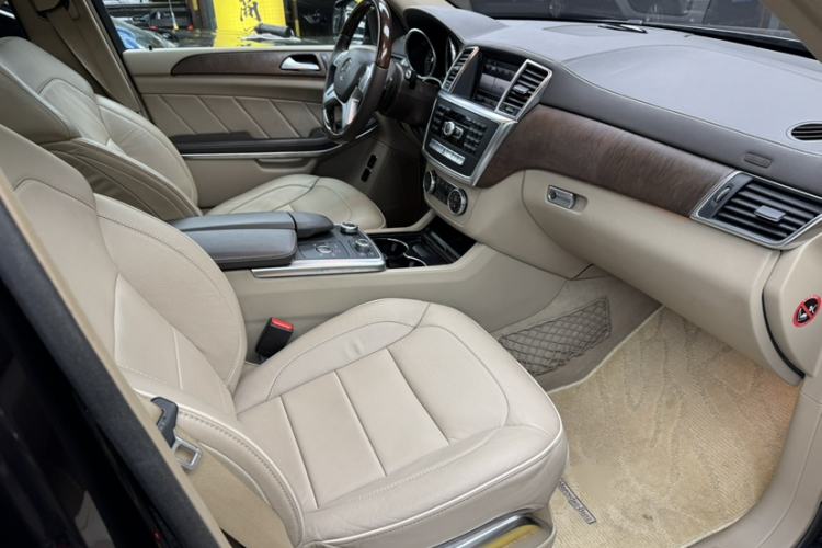 Used Mercedes-Benz GL-Class 2013 GL 500 4MATIC Interior 2