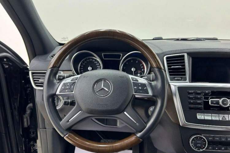 Used Mercedes-Benz GL-Class 2013 GL 500 4MATIC Interior 2