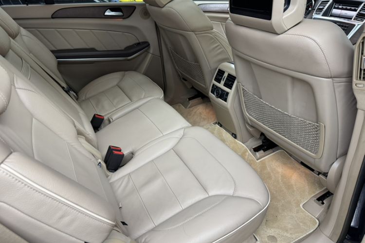 Used Mercedes-Benz GL-Class 2013 GL 500 4MATIC Interior 3