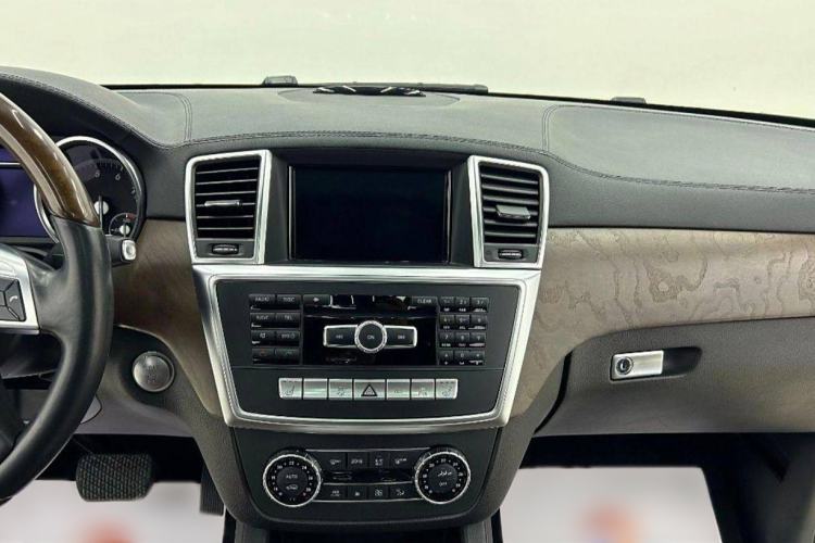 Used Mercedes-Benz GL-Class 2013 GL 500 4MATIC Interior 3