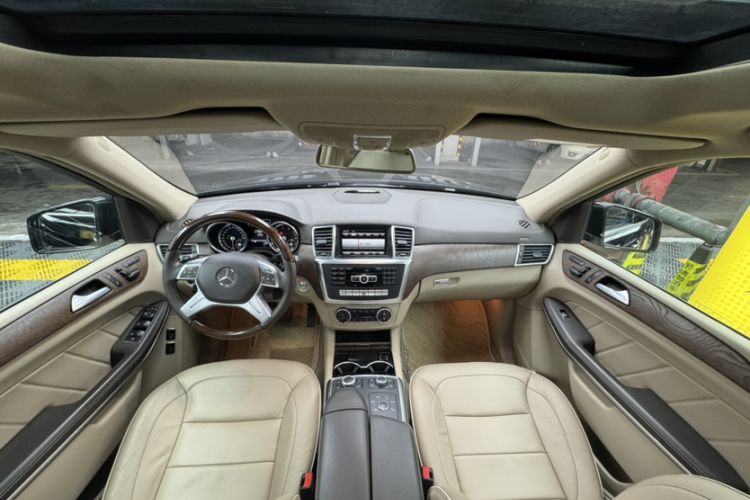 Used Mercedes-Benz GL-Class 2013 GL 500 4MATIC Interior 7