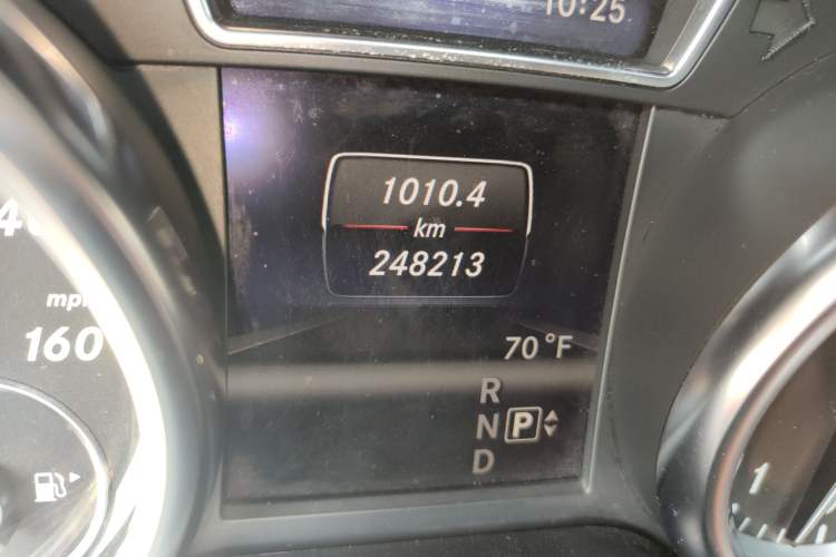 Used Mercedes-Benz GL-Class 2013 GL 500 4MATIC Odometer Close Up