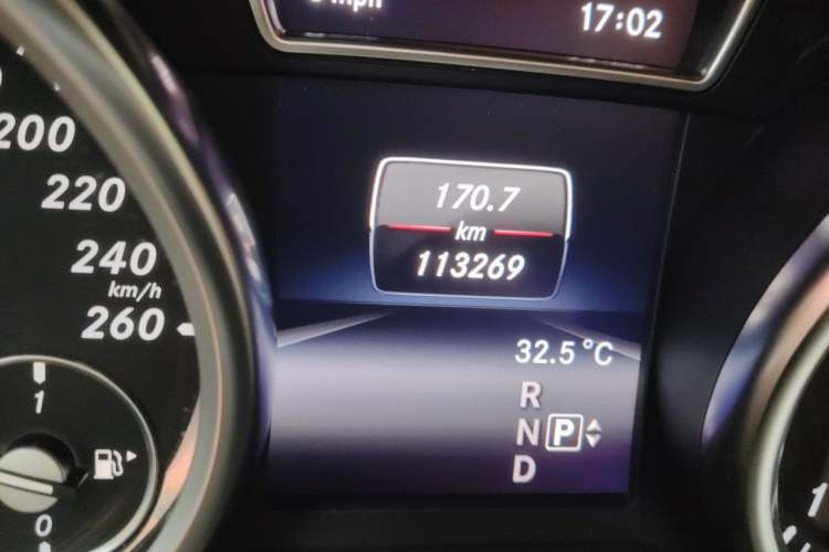 Used Mercedes-Benz GL-Class 2013 GL 500 4MATIC Odometer Close Up