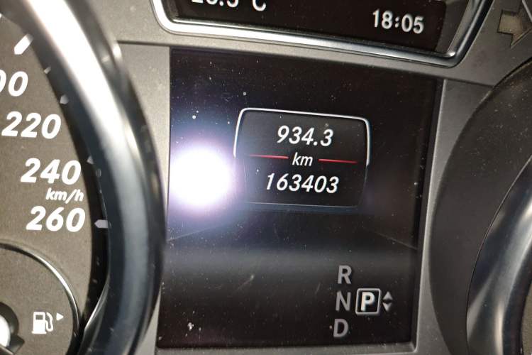 Used Mercedes-Benz GL-Class 2013 GL 500 4MATIC Odometer Close Up