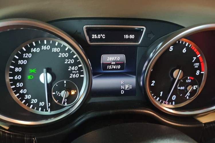 Used Mercedes-Benz GL-Class  Odometer Close Up
