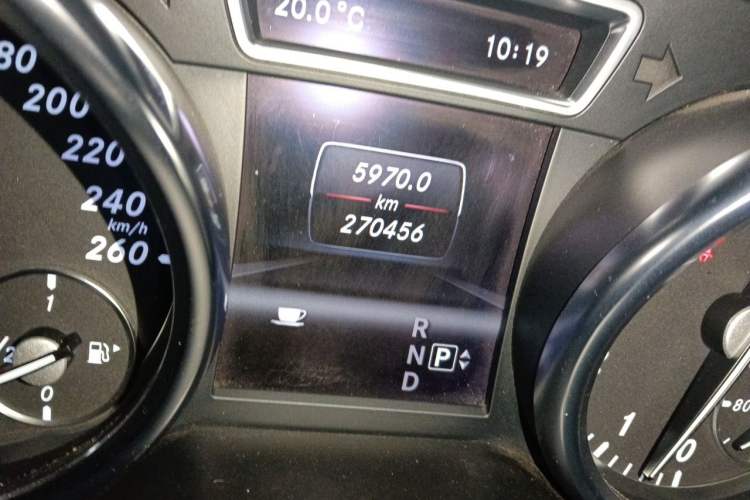 Used Mercedes-Benz GL-Class 2013 GL 500 4MATIC Odometer Close Up