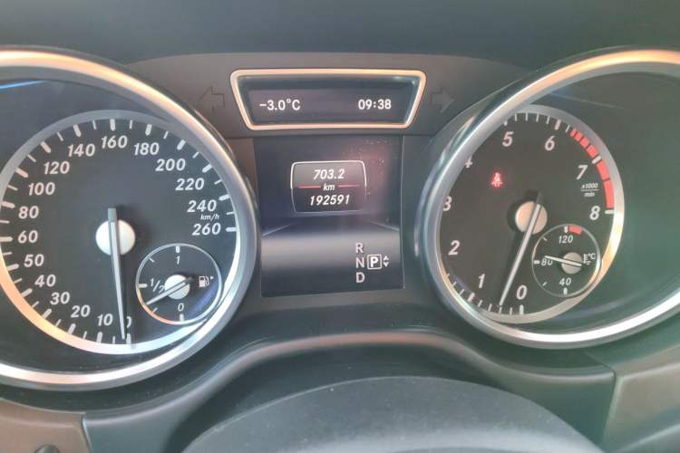 Used Mercedes-Benz GL-Class 2013 GL 500 4MATIC Odometer Close Up
