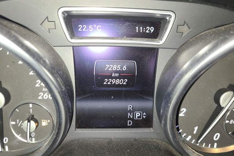 Used Mercedes-Benz GL-Class 2013 GL 500 4MATIC Odometer Close Up