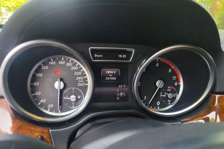 Used Mercedes-Benz GL-Class  Odometer Close Up