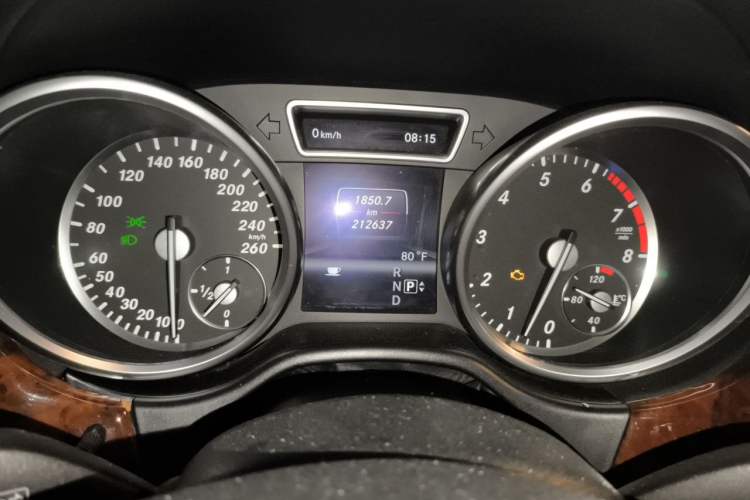 Used Mercedes-Benz GL-Class  Odometer Close Up