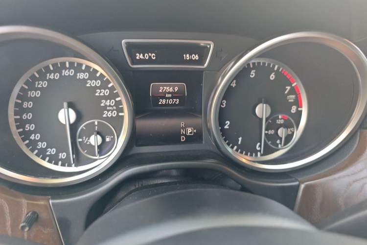 Used Mercedes-Benz GL-Class 2013 GL 500 4MATIC Odometer Close Up