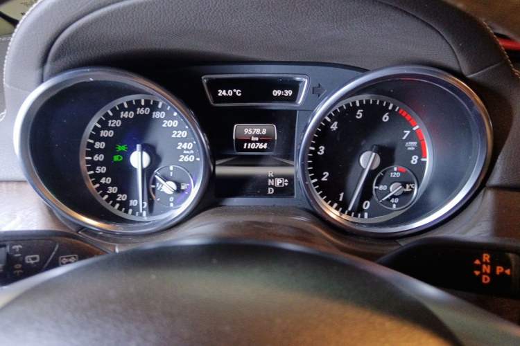 Used Mercedes-Benz GL-Class 2013 GL 500 4MATIC Odometer Close Up