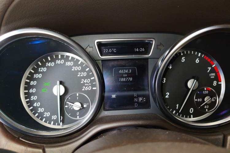 Used Mercedes-Benz GL-Class 2013 GL 500 4MATIC Odometer Close Up