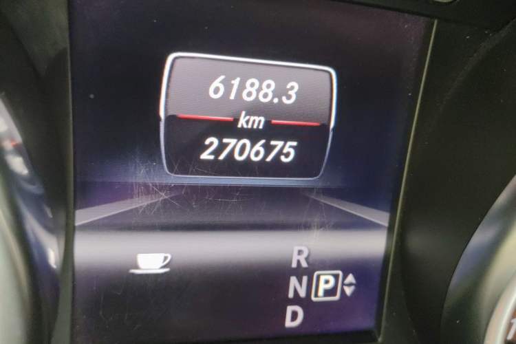 Used Mercedes-Benz GL-Class 2013 GL 500 4MATIC Odometer Close Up