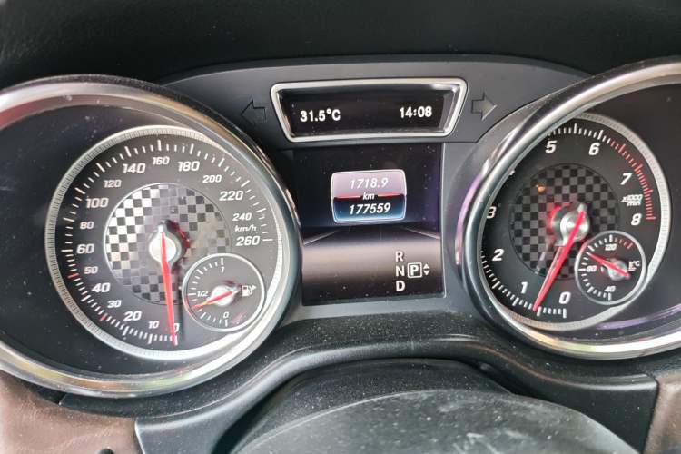 Used Mercedes-Benz GL-Class 2013 GL 500 4MATIC Odometer Close Up