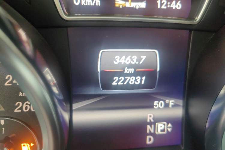 Used Mercedes-Benz GL-Class  Odometer Close Up