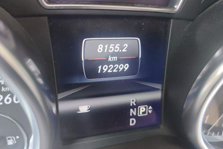 Used Mercedes-Benz GL-Class 2013 GL 500 4MATIC Odometer Close Up