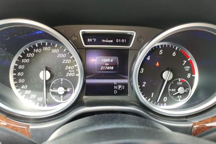 Used Mercedes-Benz GL-Class  Odometer Close Up