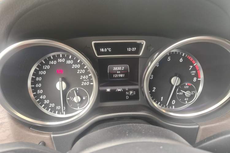 Used Mercedes-Benz GL-Class 2013 GL 500 4MATIC Odometer Close Up