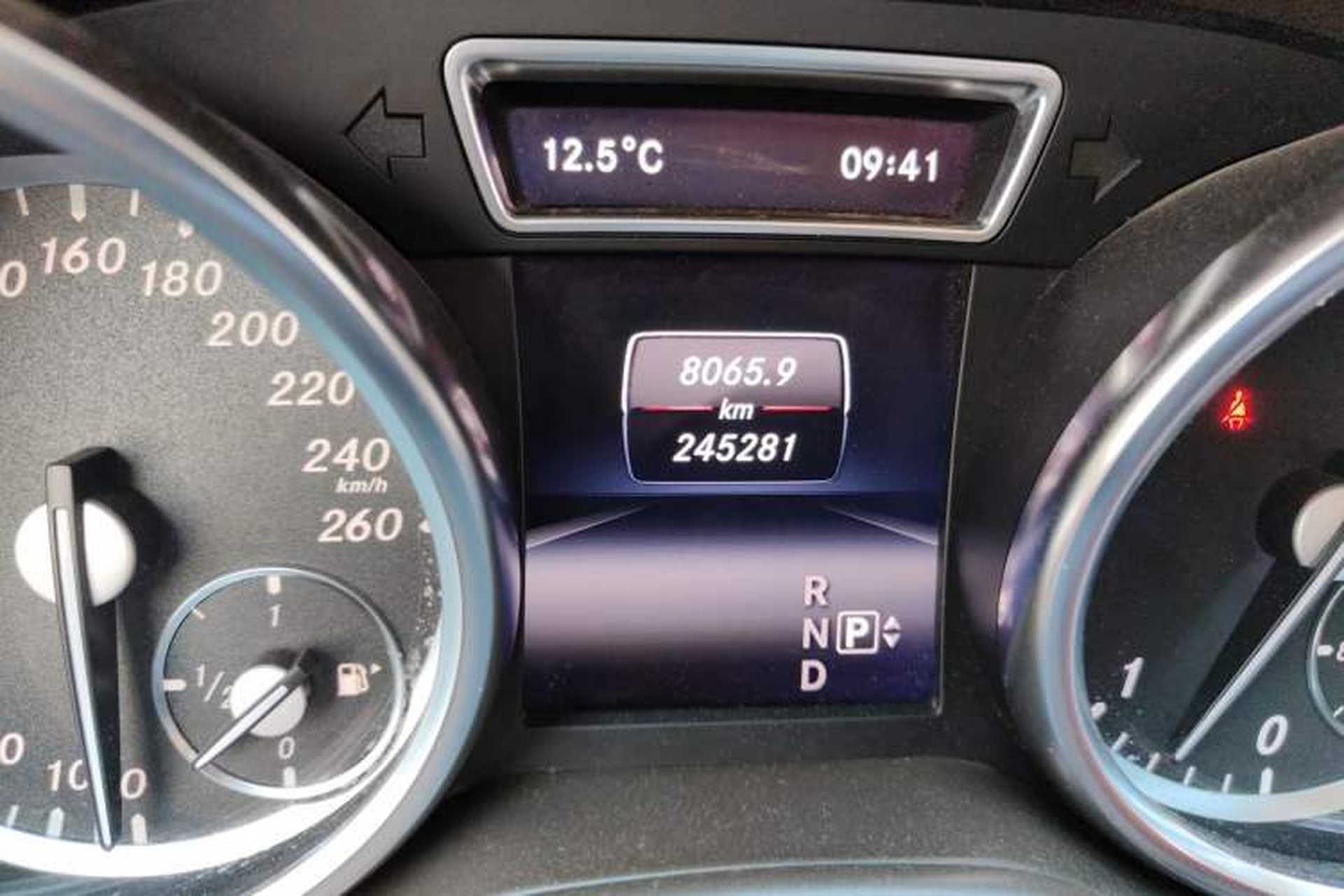 Used Mercedes-Benz GL-Class  Odometer Close Up