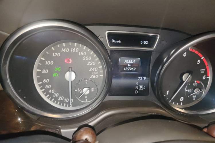 Used Mercedes-Benz GL-Class  Odometer Close Up