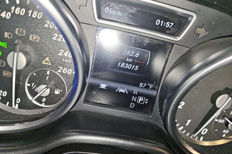 Used Mercedes-Benz GL-Class  Odometer Close Up