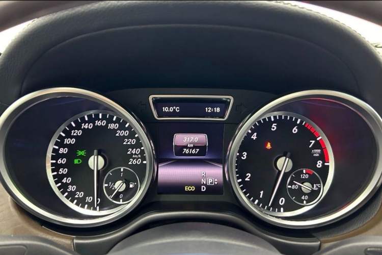 Used Mercedes-Benz GL-Class 2013 GL 500 4MATIC Odometer Close Up