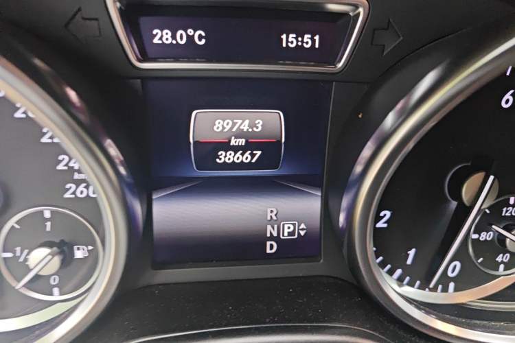 Used Mercedes-Benz GL-Class 2013 GL 500 4MATIC Odometer Close Up