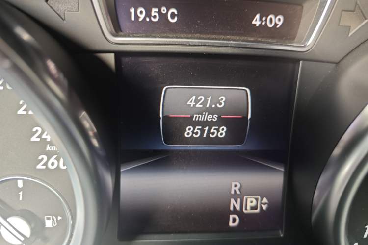 Used Mercedes-Benz GL-Class 2013 GL 500 4MATIC Odometer Close Up