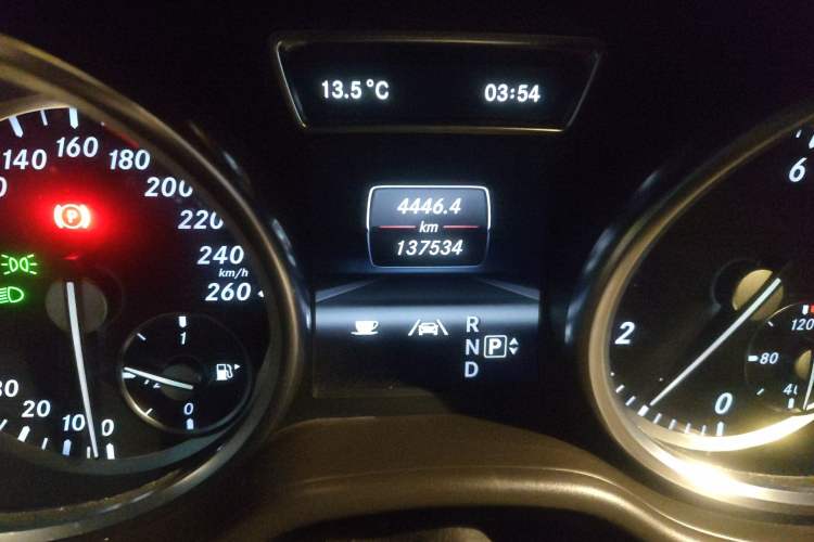 Used Mercedes-Benz GL-Class 2013 GL 500 4MATIC Odometer Close Up