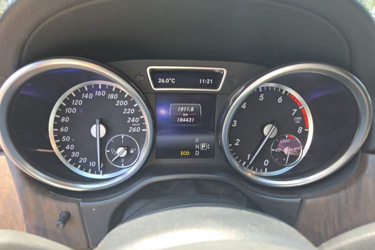 Used Mercedes-Benz GL-Class 2013 GL 500 4MATIC Odometer Close Up