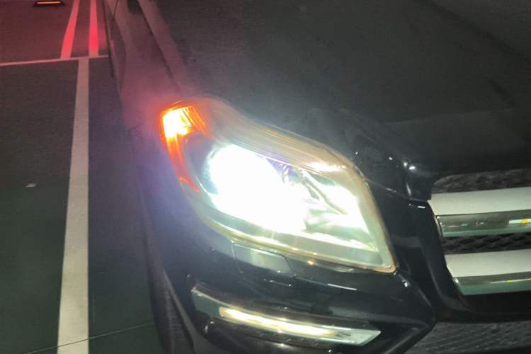 Used Mercedes-Benz GL-Class  Right Front Headlight