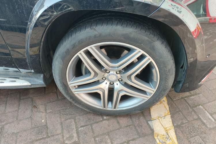 Used Mercedes-Benz GL-Class 2013 GL 500 4MATIC Right Front Wheel Hub
