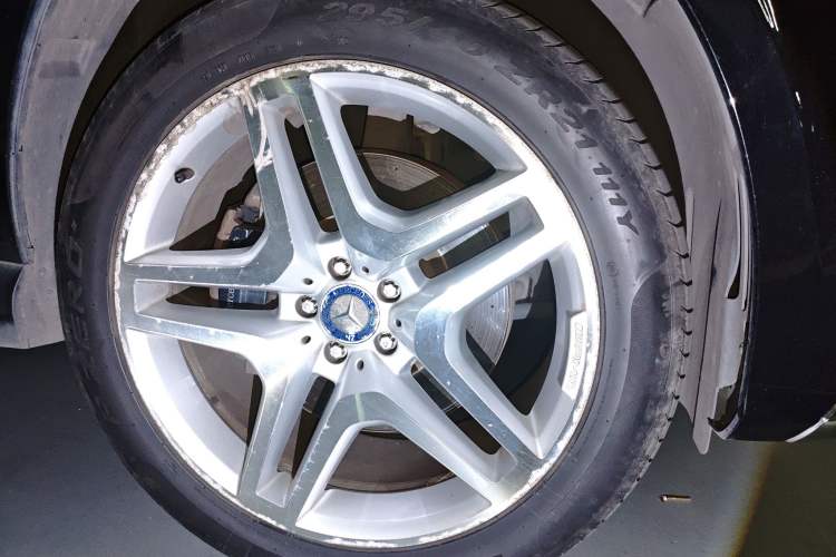 Used Mercedes-Benz GL-Class 2013 GL 500 4MATIC Right Front Wheel Hub