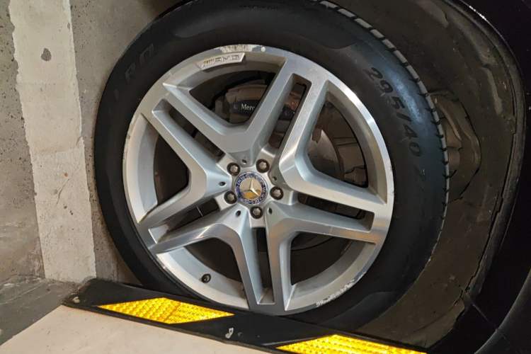 Used Mercedes-Benz GL-Class 2013 GL 500 4MATIC Right Front Wheel Hub