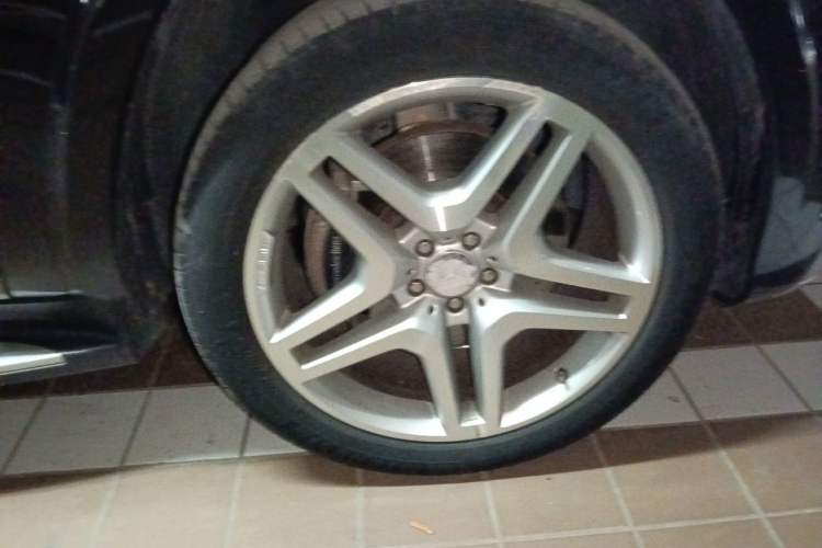 Used Mercedes-Benz GL-Class 2013 GL 500 4MATIC Right Front Wheel Hub