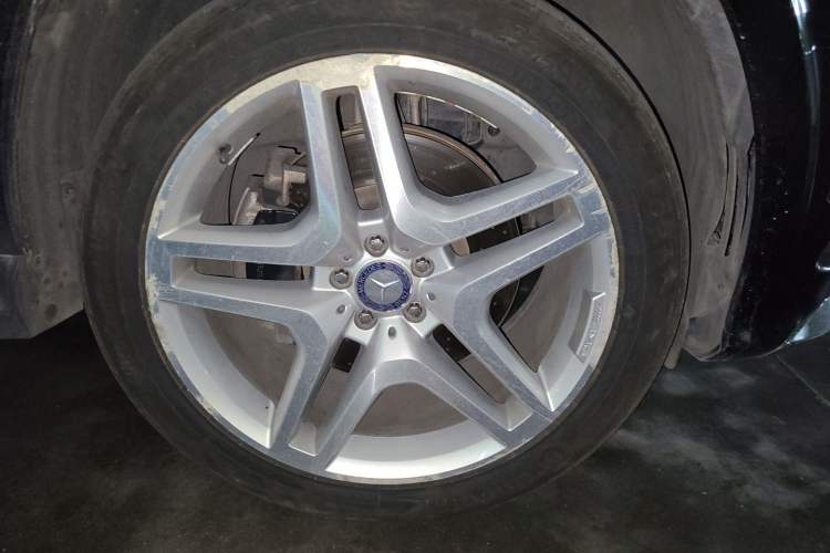 Used Mercedes-Benz GL-Class 2013 GL 500 4MATIC Right Front Wheel Hub