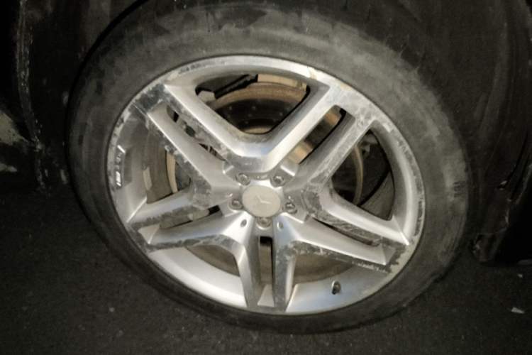 Used Mercedes-Benz GL-Class  Right Front Wheel Hub