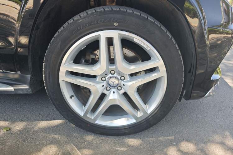 Used Mercedes-Benz GL-Class 2013 GL 500 4MATIC Right Front Wheel Hub