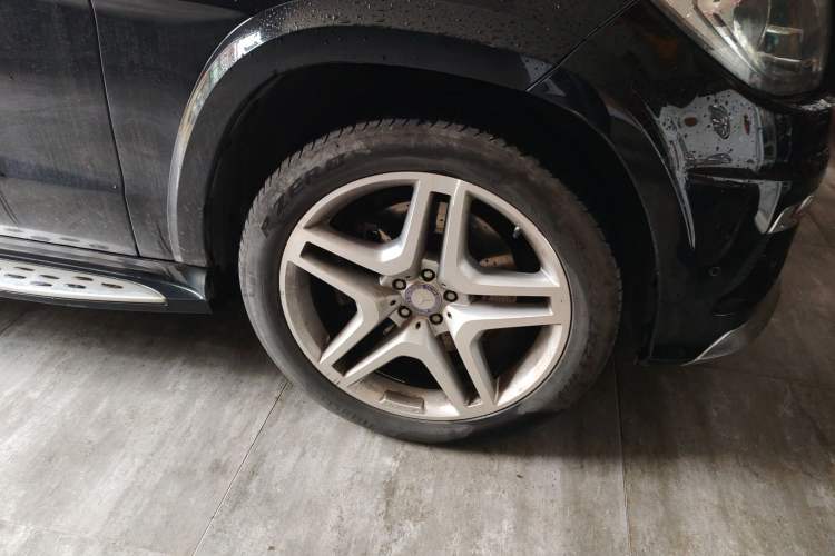 Used Mercedes-Benz GL-Class 2013 GL 500 4MATIC Right Front Wheel Hub