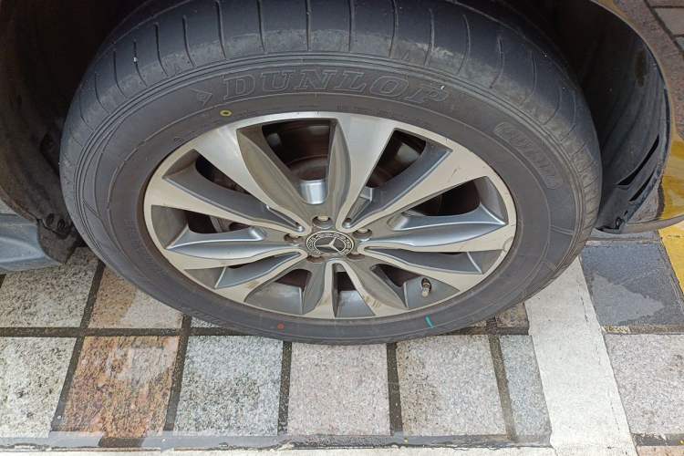 Used Mercedes-Benz GL-Class  Right Front Wheel Hub
