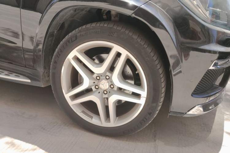 Used Mercedes-Benz GL-Class 2013 GL 500 4MATIC Right Front Wheel Hub
