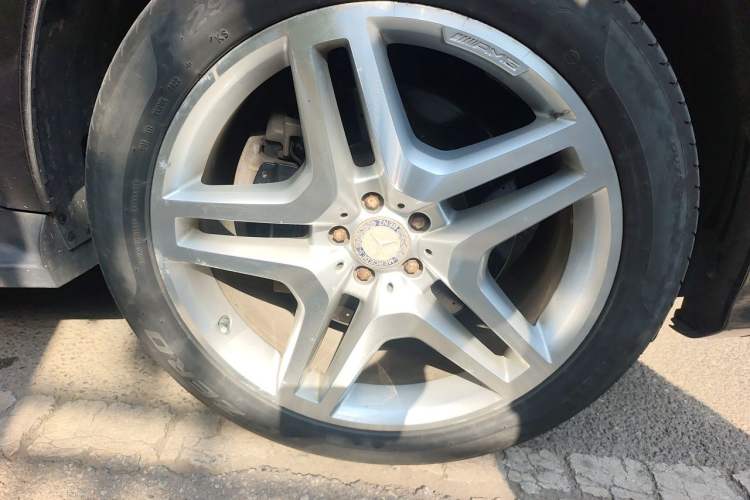 Used Mercedes-Benz GL-Class 2013 GL 500 4MATIC Right Front Wheel Hub