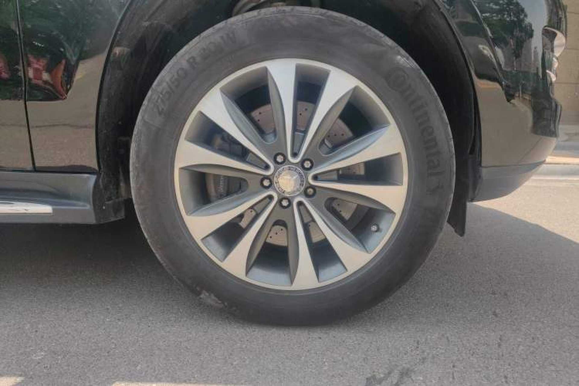 Used Mercedes-Benz GL-Class  Right Front Wheel Hub