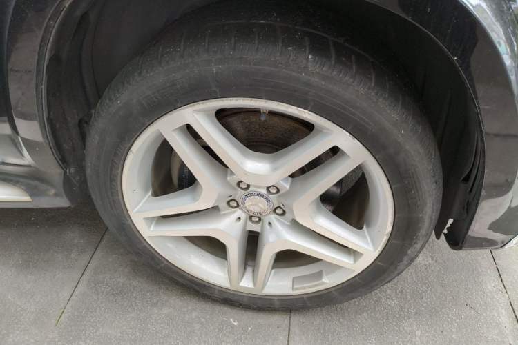 Used Mercedes-Benz GL-Class 2013 GL 500 4MATIC Right Front Wheel Hub