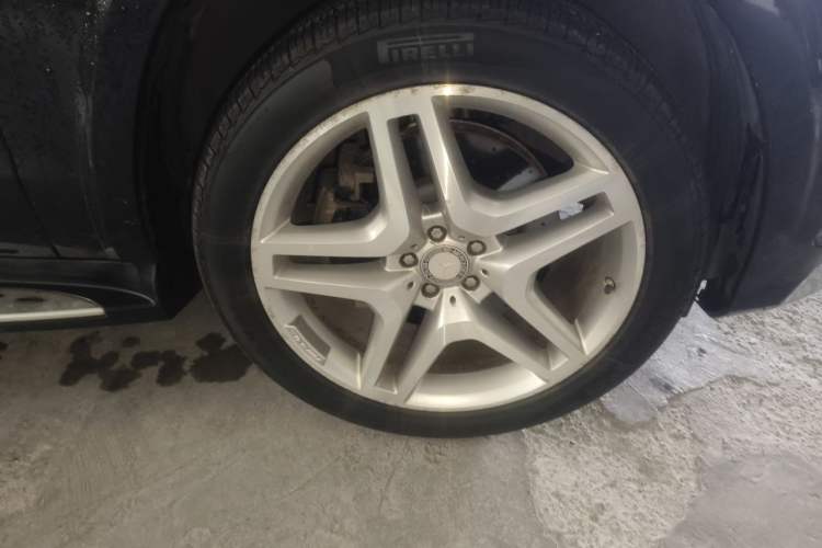 Used Mercedes-Benz GL-Class 2013 GL 500 4MATIC Right Front Wheel Hub