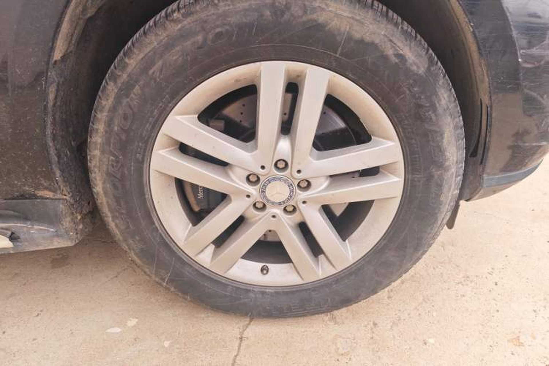 Used Mercedes-Benz GL-Class  Right Front Wheel Hub